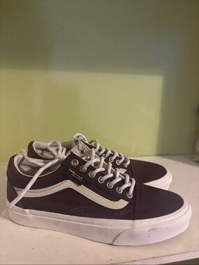 Vans Old Skool Low-Top Sneakers in Maroon and White size 6.5